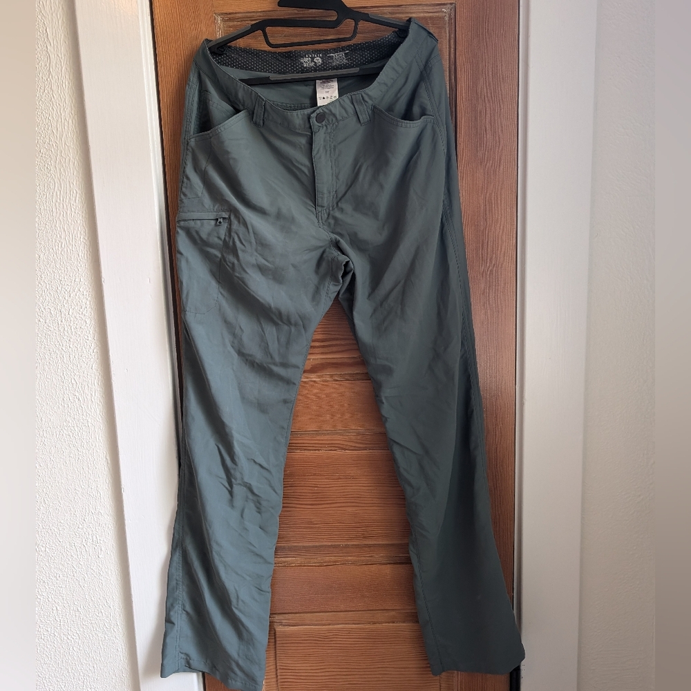 Mountain Hardwear sea moss green nylon pants 33 waist